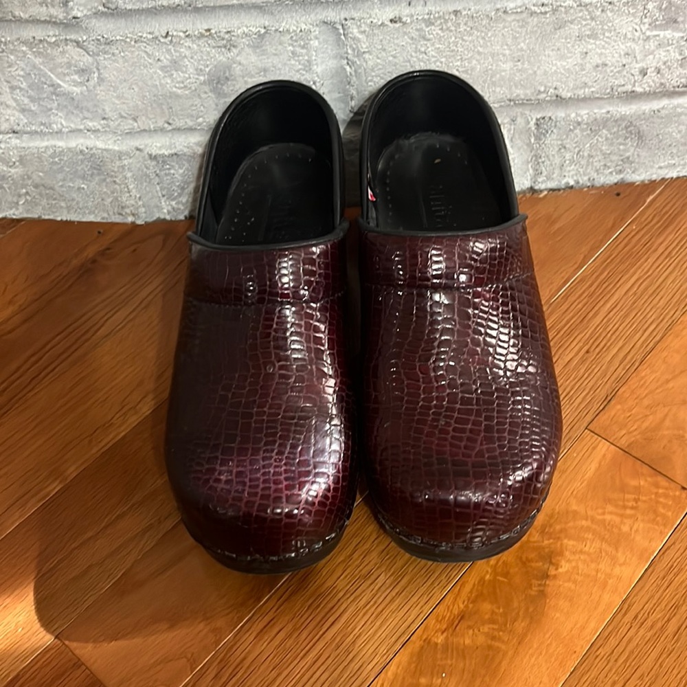 SANITA Brown (reddish) Patent Leather Snake Print Comfort Clogs Shoes Size 35